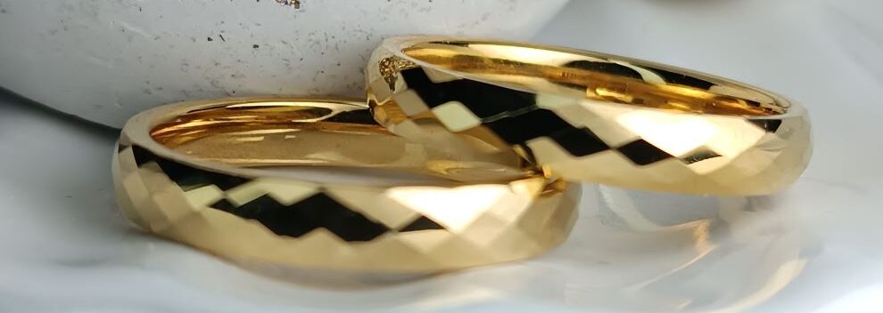 Χρυσές Βέρες Diamond Cut από Ατσάλι – Εντυπωσιακή Λάμψη & Πολυτελές Design για Ζευγάρια(ΚΩΔ:8075) Χρυσές Βέρες Diamond Cut από Ατσάλι – Εντυπωσιακή Λάμψη & Πολυτελές Design για Ζευγάρια(ΚΩΔ:8075)