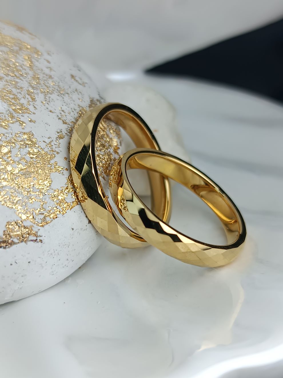 Χρυσές Βέρες Diamond Cut από Ατσάλι – Εντυπωσιακή Λάμψη & Πολυτελές Design για Ζευγάρια(ΚΩΔ:8075) Χρυσές Βέρες Diamond Cut από Ατσάλι – Εντυπωσιακή Λάμψη & Πολυτελές Design για Ζευγάρια(ΚΩΔ:8075)