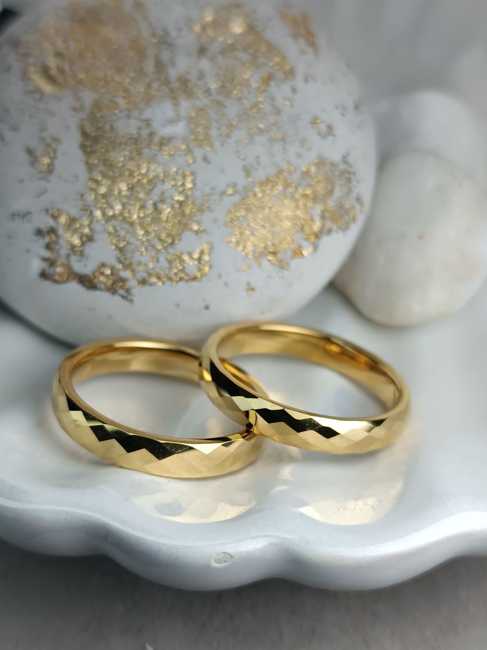 Χρυσές Βέρες Diamond Cut από Ατσάλι – Εντυπωσιακή Λάμψη & Πολυτελές Design για Ζευγάρια(ΚΩΔ:8075) Χρυσές Βέρες Diamond Cut από Ατσάλι – Εντυπωσιακή Λάμψη & Πολυτελές Design για Ζευγάρια(ΚΩΔ:8075)