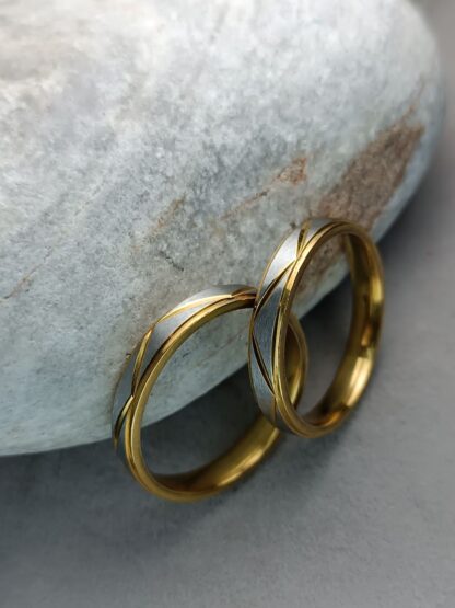 Pair of silver & gold enamel wedding rings (CODE: 8094)