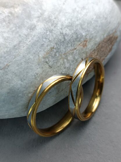 Pair of silver & gold enamel wedding rings (CODE: 8094)