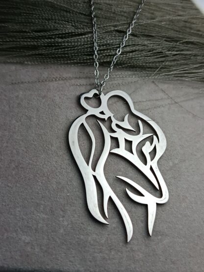 Silver mother and child necklace (CODE: 8102)