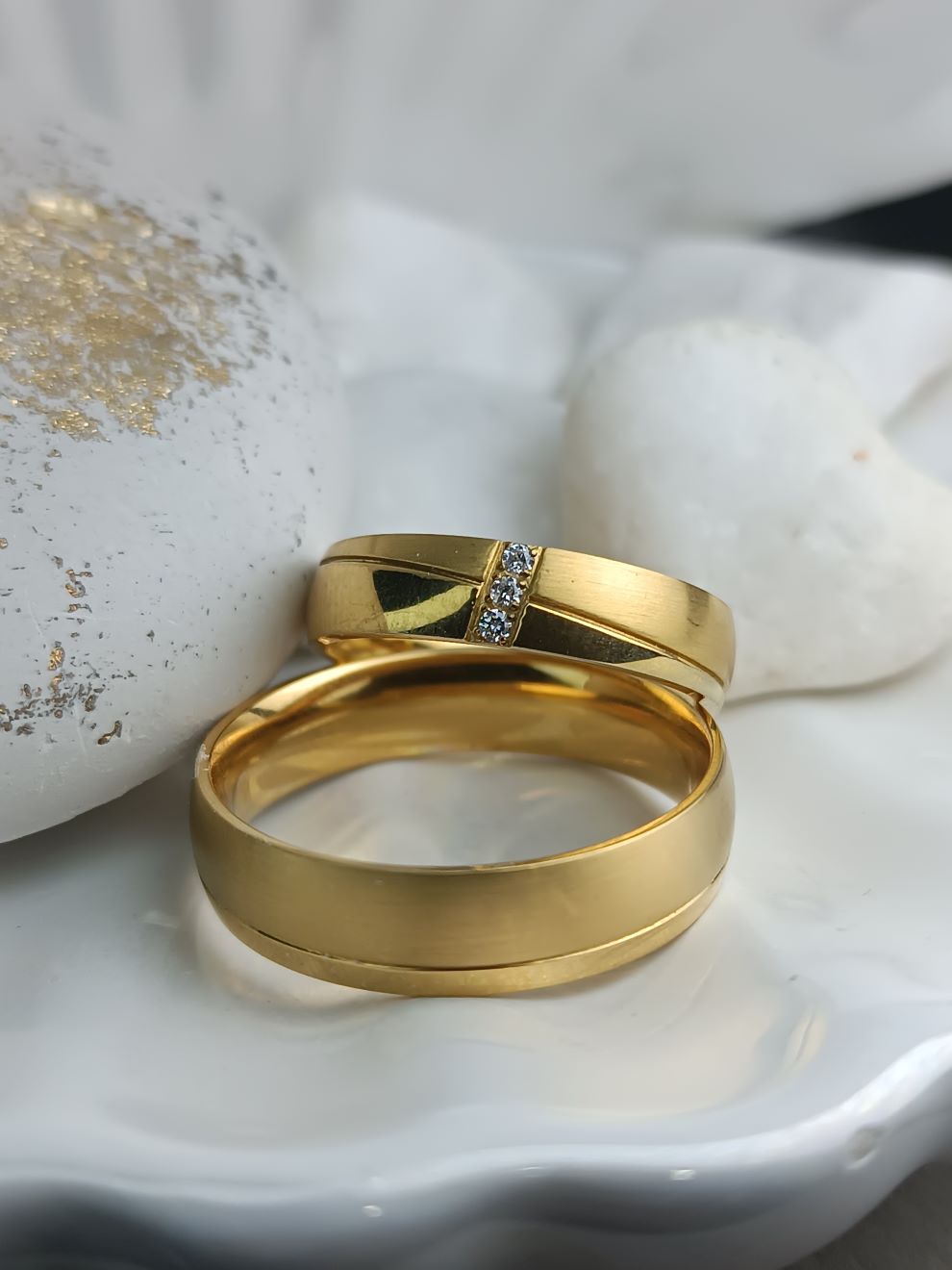 Χρυσές Σατινέ Βέρες Ζευγαριού – Kosmimatomania.gr Χρυσές Σατινέ Βέρες Ζευγαριού – Kosmimatomania.gr