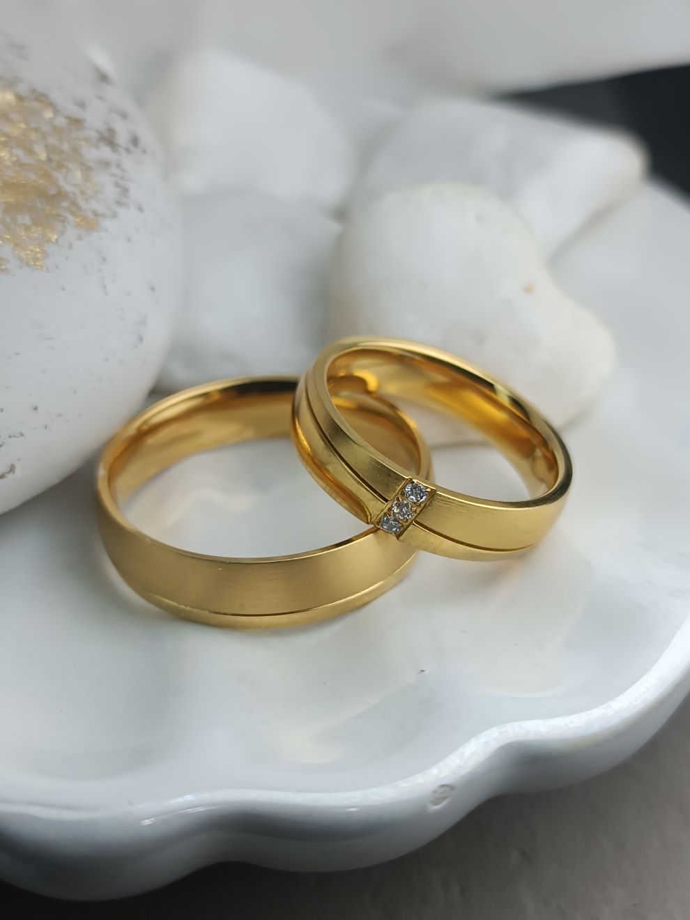 Χρυσές Σατινέ Βέρες Ζευγαριού – Kosmimatomania.gr Χρυσές Σατινέ Βέρες Ζευγαριού – Kosmimatomania.gr