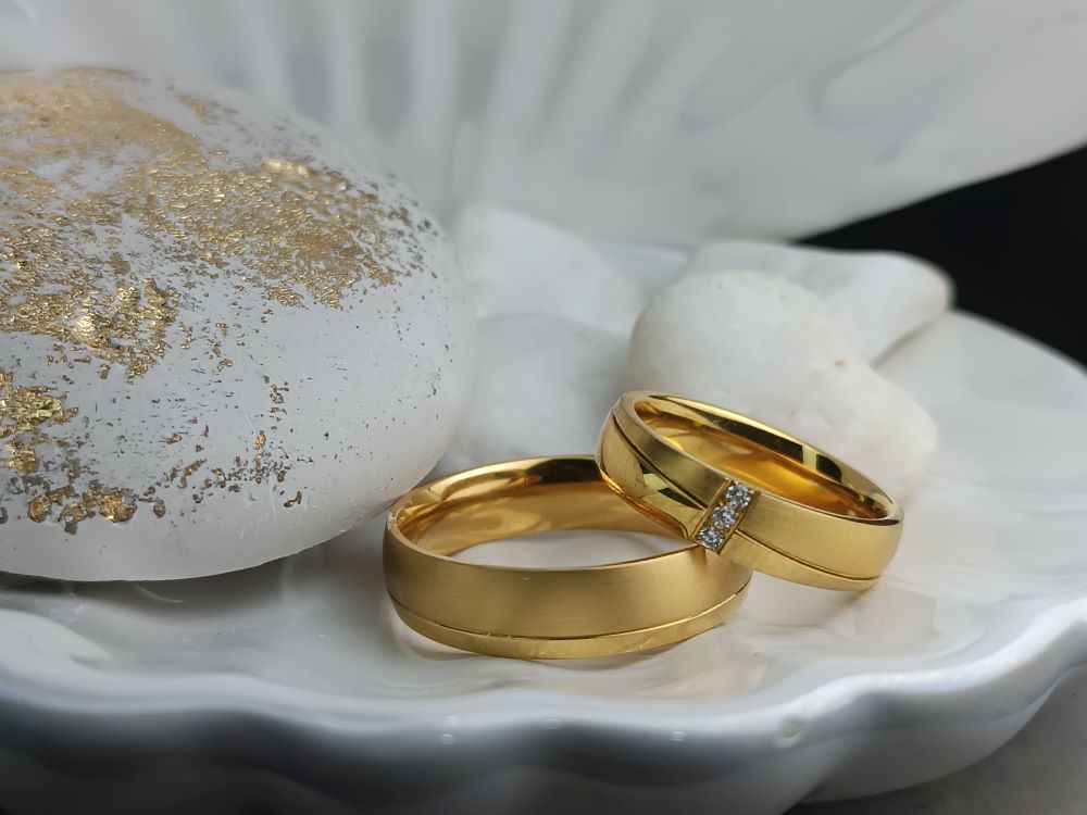 Χρυσές Σατινέ Βέρες Ζευγαριού – Kosmimatomania.gr Χρυσές Σατινέ Βέρες Ζευγαριού – Kosmimatomania.gr