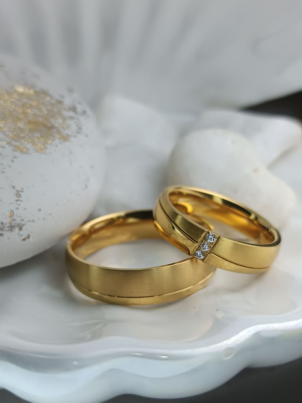 Χρυσές Σατινέ Βέρες Ζευγαριού – Kosmimatomania.gr Χρυσές Σατινέ Βέρες Ζευγαριού – Kosmimatomania.gr