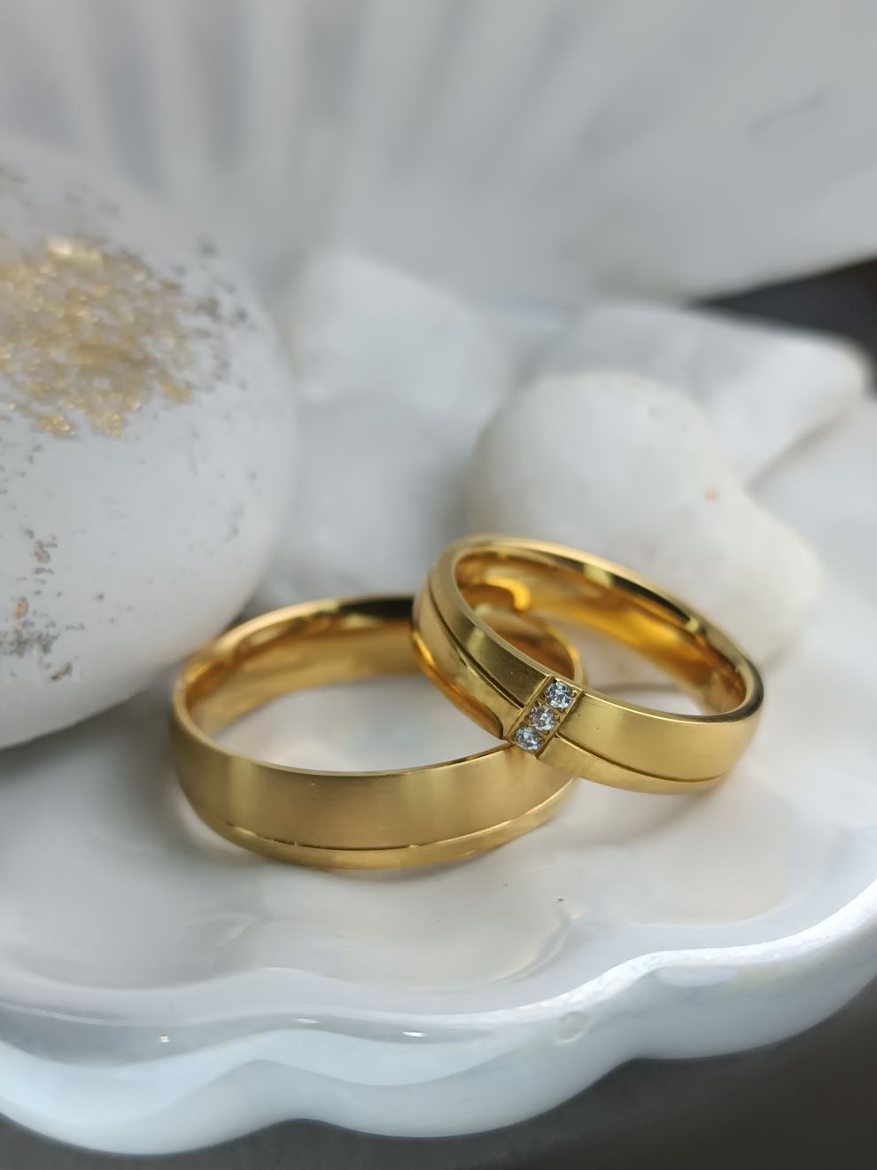 Χρυσές Σατινέ Βέρες Ζευγαριού – Kosmimatomania.gr Χρυσές Σατινέ Βέρες Ζευγαριού – Kosmimatomania.gr