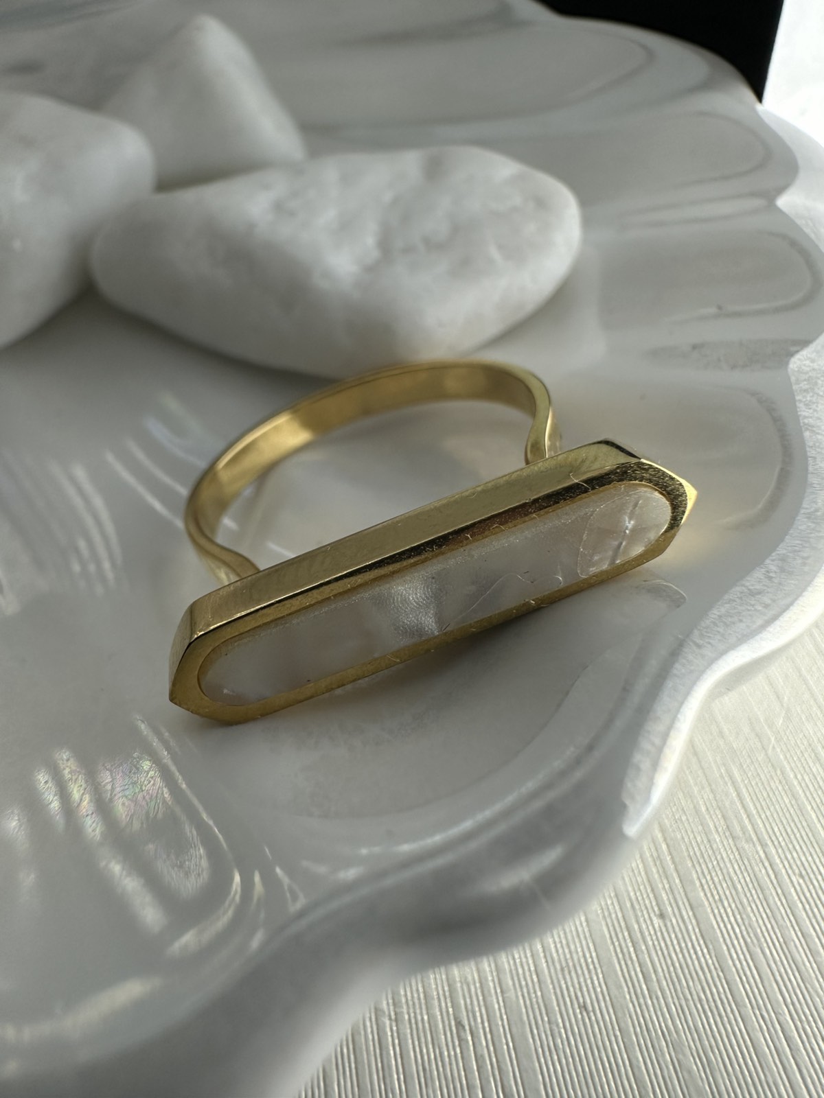 Επίχρυσο Δαχτυλίδι με Φίλντισι – Μοντέρνο Minimal Κόσμημα από Ατσάλι (ΚΩΔ:8180) Επίχρυσο Δαχτυλίδι με Φίλντισι – Μοντέρνο Minimal Κόσμημα από Ατσάλι (ΚΩΔ:8180)