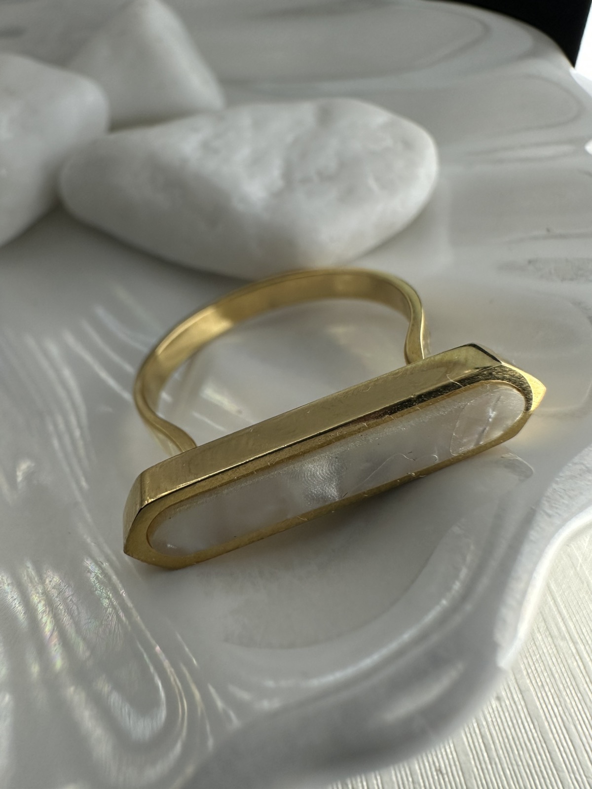 Επίχρυσο Δαχτυλίδι με Φίλντισι – Μοντέρνο Minimal Κόσμημα από Ατσάλι (ΚΩΔ:8180) Επίχρυσο Δαχτυλίδι με Φίλντισι – Μοντέρνο Minimal Κόσμημα από Ατσάλι (ΚΩΔ:8180)