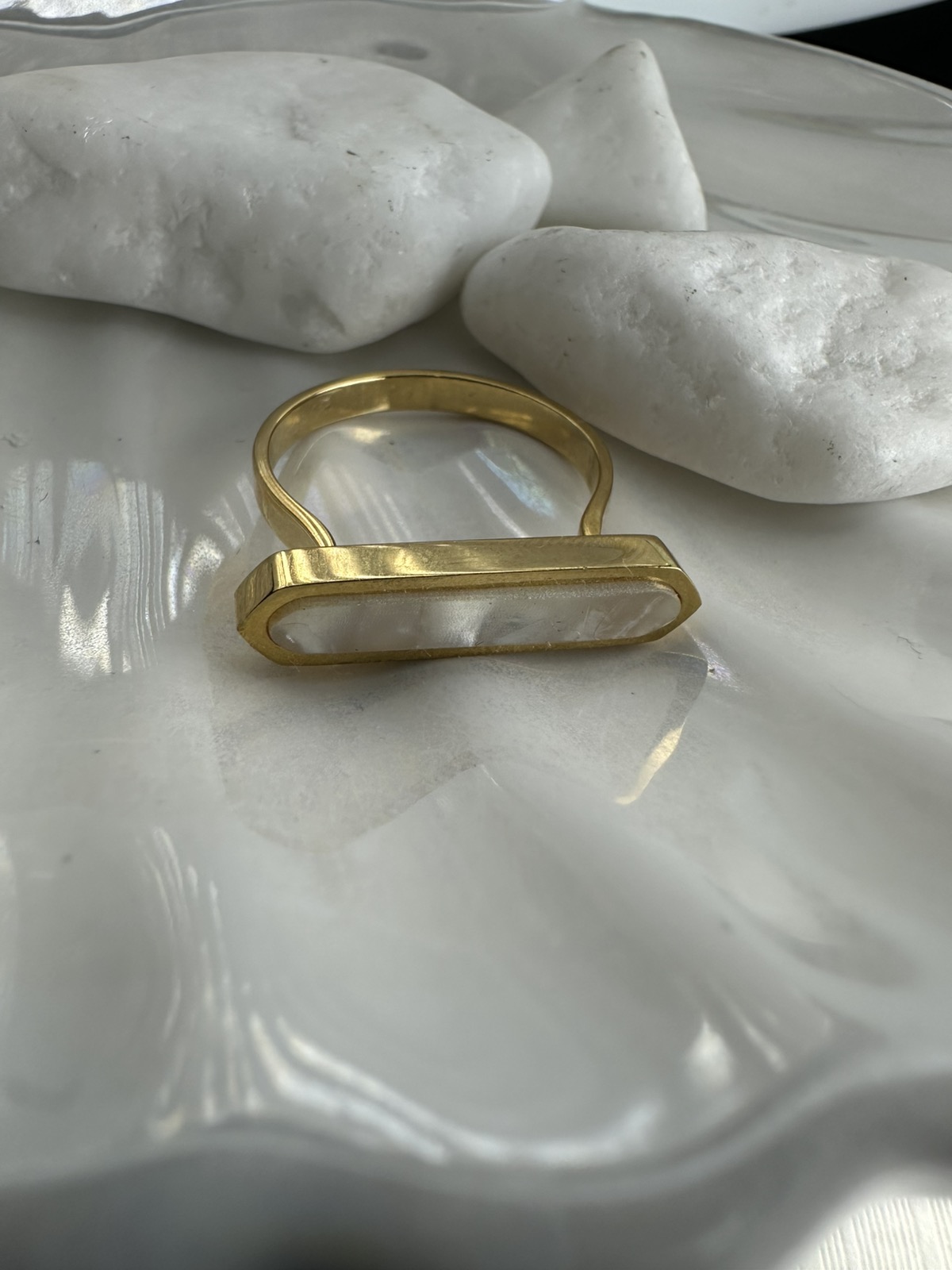 Επίχρυσο Δαχτυλίδι με Φίλντισι – Μοντέρνο Minimal Κόσμημα από Ατσάλι (ΚΩΔ:8180) Επίχρυσο Δαχτυλίδι με Φίλντισι – Μοντέρνο Minimal Κόσμημα από Ατσάλι (ΚΩΔ:8180)