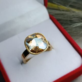 Ring with stone, yellow gold (CODE:8025)