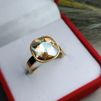 Ring with stone, yellow gold (CODE:8025)