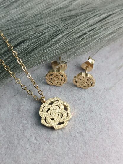 Flower necklace, textured surface (CODE:8166)