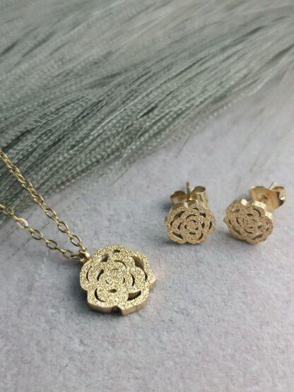 Flower necklace, textured surface (CODE:8166)