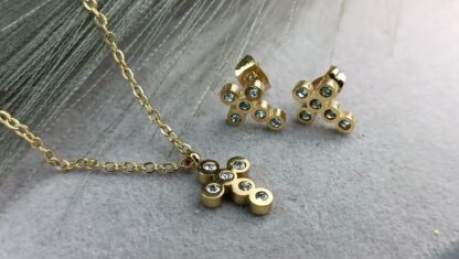 Cross with earrings (CODE:8165)