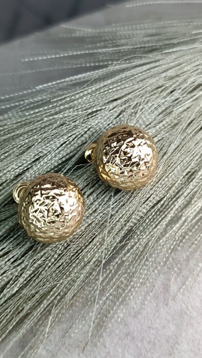 Embossed round earrings (CODE:8171)