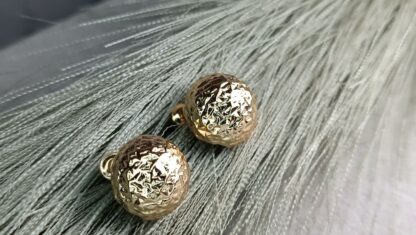 Embossed round earrings (CODE:8171)