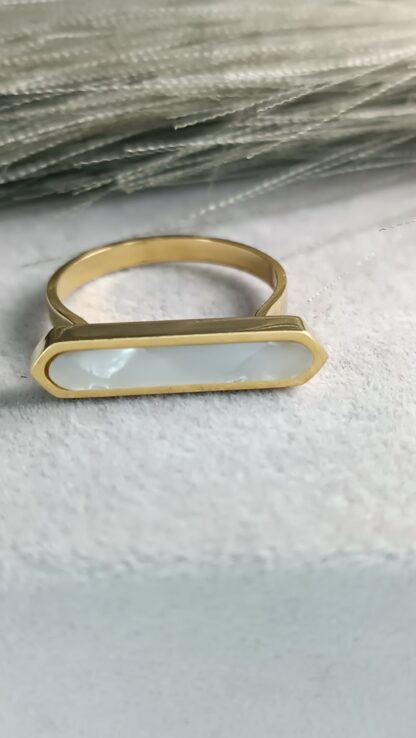 Ring with white enamel, gold (CODE:8180)