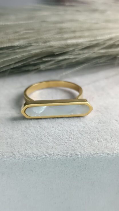 Ring with white enamel, gold (CODE:8180)