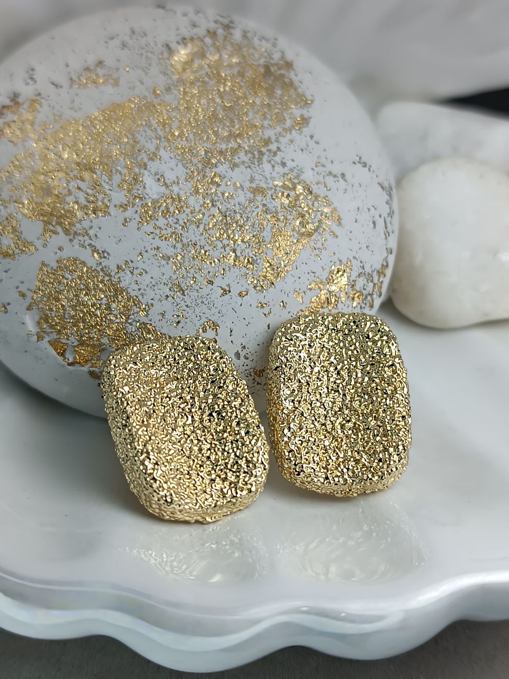 Ορθογώνια Χρυσά Σκουλαρίκια από Ανοξείδωτο Ατσάλι με Ανάγλυφη Υφή(ΚΩΔ:8170) Ορθογώνια Χρυσά Σκουλαρίκια από Ανοξείδωτο Ατσάλι με Ανάγλυφη Υφή(ΚΩΔ:8170)