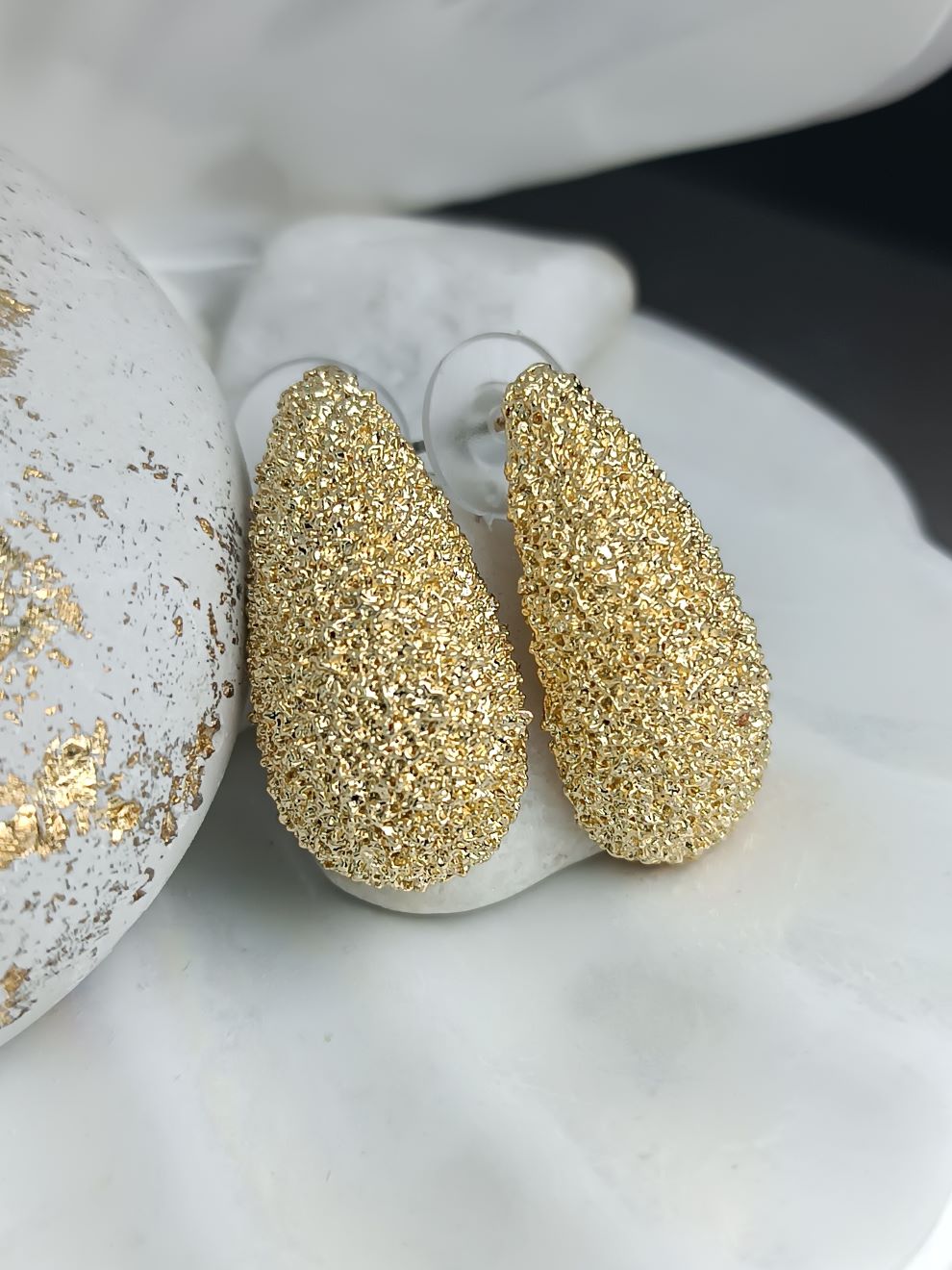 Χρυσά Σκουλαρίκια Δάκρυ από Ανοξείδωτο Ατσάλι με Ανάγλυφη Υφή – (ΚΩΔ:8172) Χρυσά Σκουλαρίκια Δάκρυ από Ανοξείδωτο Ατσάλι με Ανάγλυφη Υφή – (ΚΩΔ:8172)