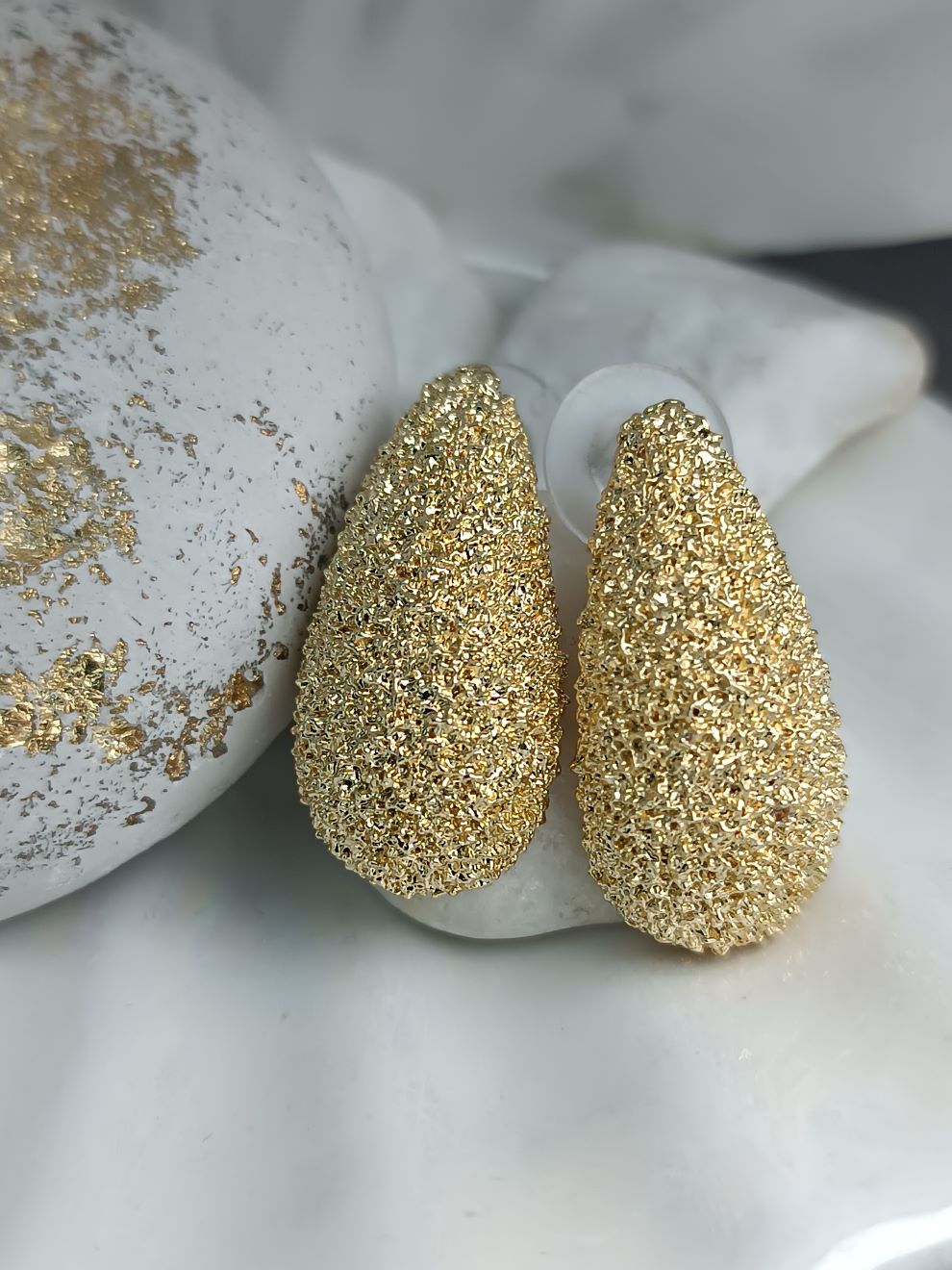 Χρυσά Σκουλαρίκια Δάκρυ από Ανοξείδωτο Ατσάλι με Ανάγλυφη Υφή – (ΚΩΔ:8172) Χρυσά Σκουλαρίκια Δάκρυ από Ανοξείδωτο Ατσάλι με Ανάγλυφη Υφή – (ΚΩΔ:8172)