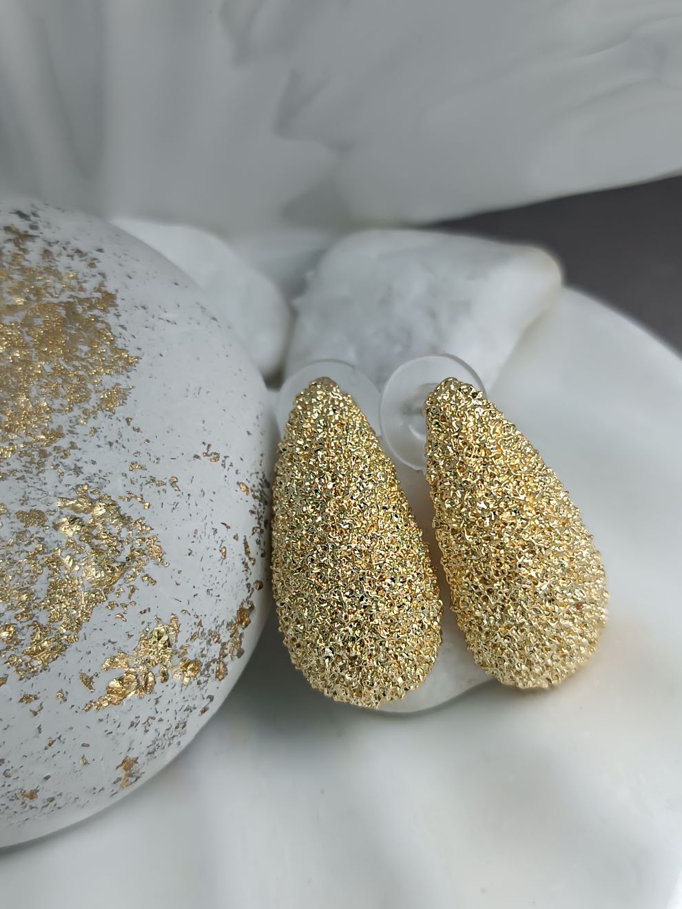 Χρυσά Σκουλαρίκια Δάκρυ από Ανοξείδωτο Ατσάλι με Ανάγλυφη Υφή – (ΚΩΔ:8172) Χρυσά Σκουλαρίκια Δάκρυ από Ανοξείδωτο Ατσάλι με Ανάγλυφη Υφή – (ΚΩΔ:8172)