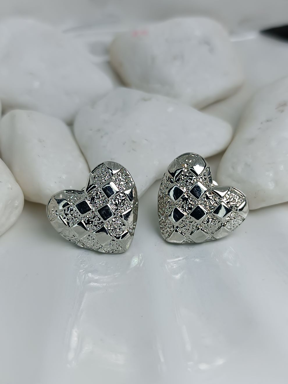 Ασημένια Καρδιές Σκουλαρίκια από Ανοξείδωτο Ατσάλι – Ανάγλυφο Καρό Σχέδιο (ΚΩΔ:8169) Ασημένια Καρδιές Σκουλαρίκια από Ανοξείδωτο Ατσάλι – Ανάγλυφο Καρό Σχέδιο (ΚΩΔ:8169)