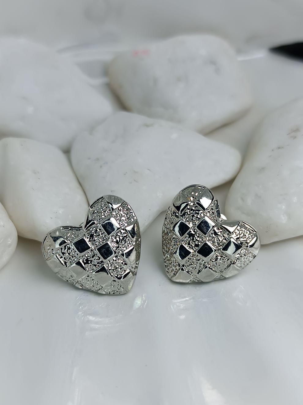 Ασημένια Καρδιές Σκουλαρίκια από Ανοξείδωτο Ατσάλι – Ανάγλυφο Καρό Σχέδιο (ΚΩΔ:8169) Ασημένια Καρδιές Σκουλαρίκια από Ανοξείδωτο Ατσάλι – Ανάγλυφο Καρό Σχέδιο (ΚΩΔ:8169)