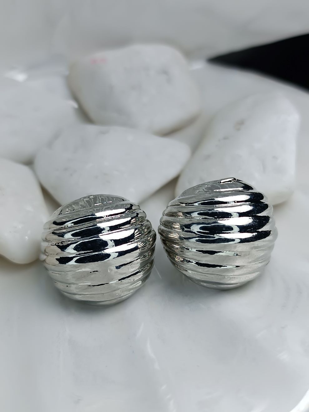 Ασημί Σκουλαρίκια από Ανοξείδωτο Ατσάλι – Στρογγυλά με Ανάγλυφο Σχέδιο (ΚΩΔ:8153) Ασημί Σκουλαρίκια από Ανοξείδωτο Ατσάλι – Στρογγυλά με Ανάγλυφο Σχέδιο (ΚΩΔ:8153)