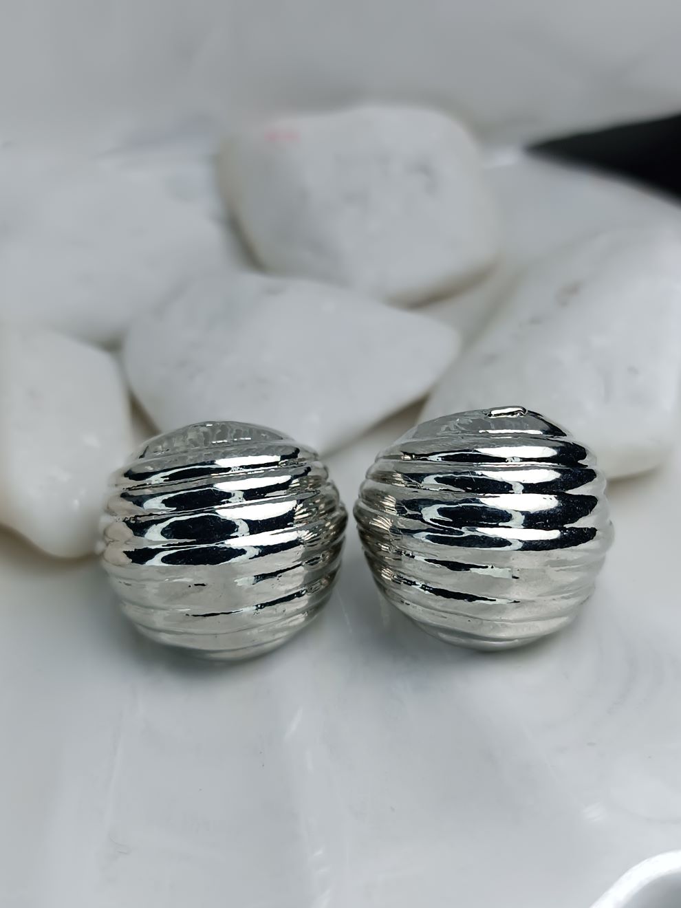 Ασημί Σκουλαρίκια από Ανοξείδωτο Ατσάλι – Στρογγυλά με Ανάγλυφο Σχέδιο (ΚΩΔ:8153) Ασημί Σκουλαρίκια από Ανοξείδωτο Ατσάλι – Στρογγυλά με Ανάγλυφο Σχέδιο (ΚΩΔ:8153)