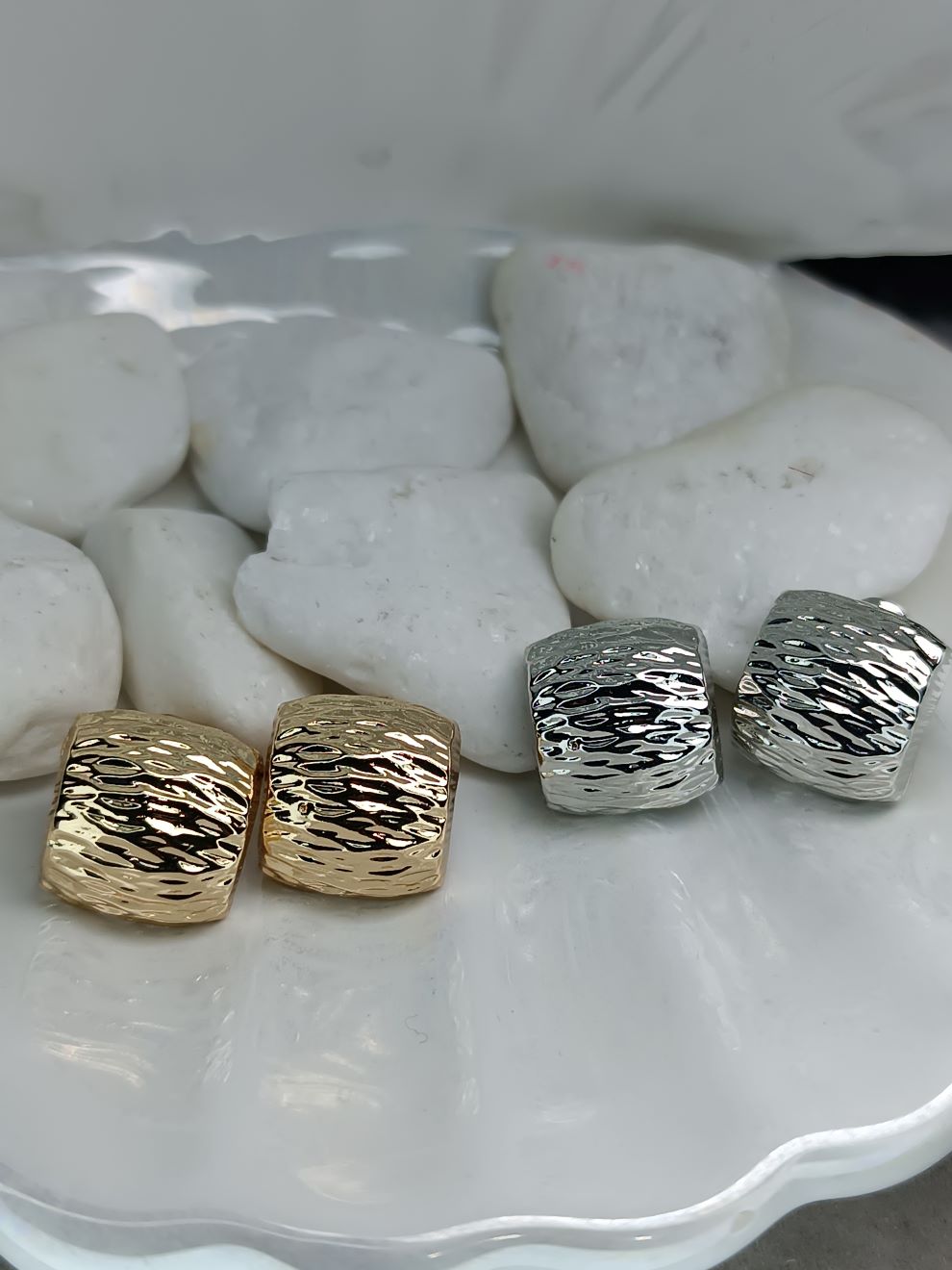 Σκουλαρίκια Χρυσά & Ασημί από Ανοξείδωτο Ατσάλι με Ανάγλυφη Υφή (ΚΩΔ:8172) Σκουλαρίκια Χρυσά & Ασημί από Ανοξείδωτο Ατσάλι με Ανάγλυφη Υφή (ΚΩΔ:8172)