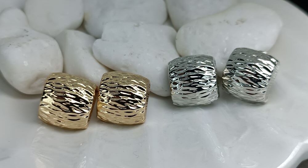 Σκουλαρίκια Χρυσά & Ασημί από Ανοξείδωτο Ατσάλι με Ανάγλυφη Υφή (ΚΩΔ:8172) Σκουλαρίκια Χρυσά & Ασημί από Ανοξείδωτο Ατσάλι με Ανάγλυφη Υφή (ΚΩΔ:8172)