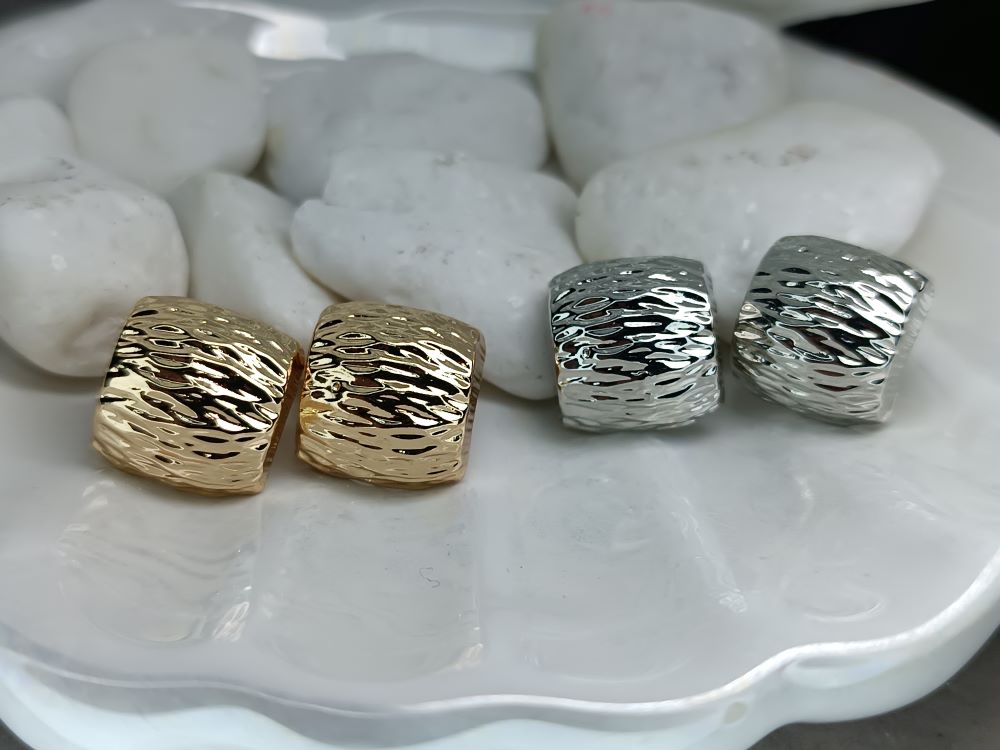 Σκουλαρίκια Χρυσά & Ασημί από Ανοξείδωτο Ατσάλι με Ανάγλυφη Υφή (ΚΩΔ:8172) Σκουλαρίκια Χρυσά & Ασημί από Ανοξείδωτο Ατσάλι με Ανάγλυφη Υφή (ΚΩΔ:8172)