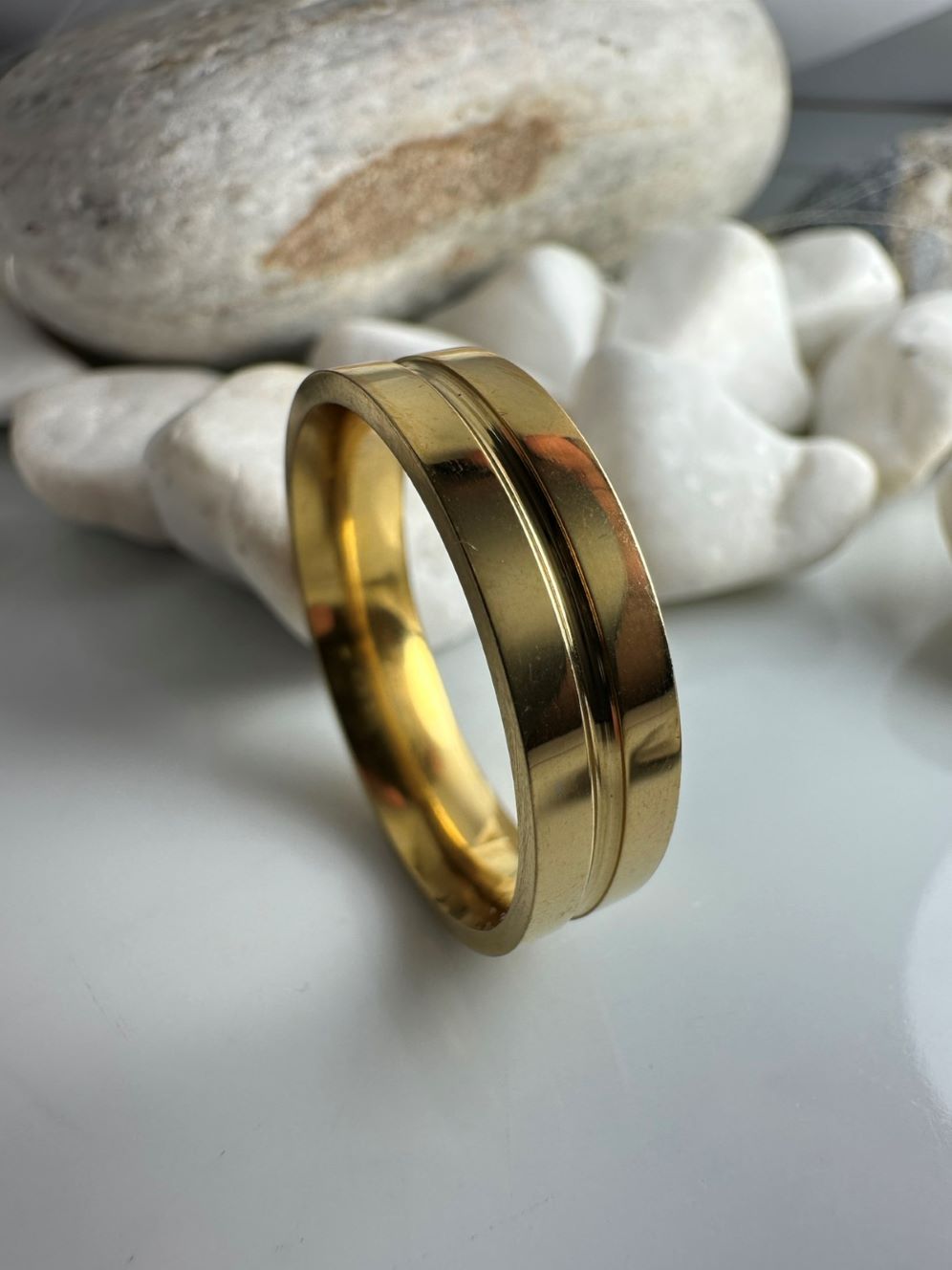 Χρυσό Unisex Δαχτυλίδι από Ατσάλι με Κεντρική Γραμμή – Κομψό και Ανθεκτικό Κόσμημα για Άνδρες & Γυναίκες (ΚΩΔ:8154) Χρυσό Unisex Δαχτυλίδι από Ατσάλι με Κεντρική Γραμμή – Κομψό και Ανθεκτικό Κόσμημα για Άνδρες & Γυναίκες (ΚΩΔ:8154)