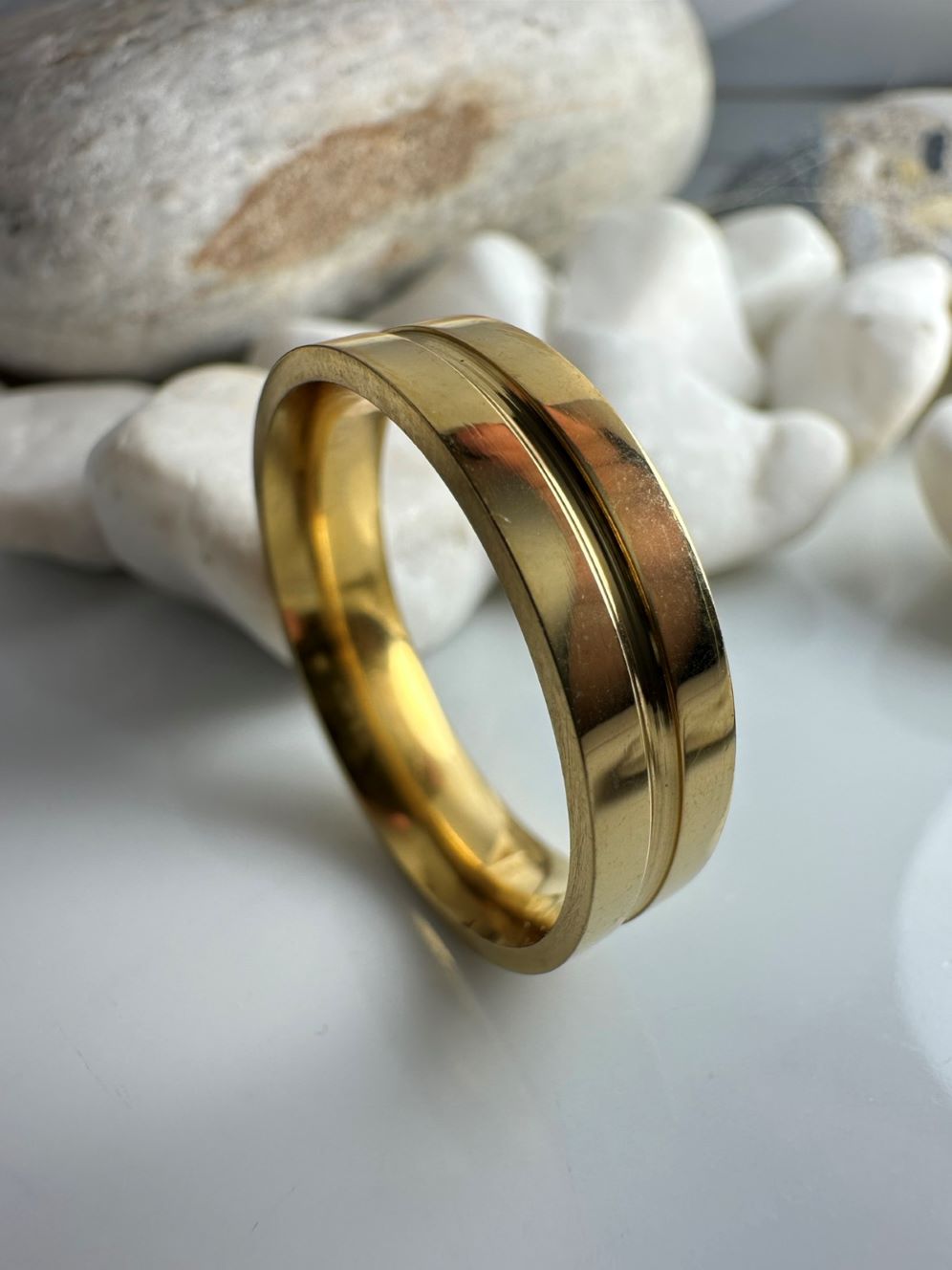 Χρυσό Unisex Δαχτυλίδι από Ατσάλι με Κεντρική Γραμμή – Κομψό και Ανθεκτικό Κόσμημα για Άνδρες & Γυναίκες (ΚΩΔ:8154) Χρυσό Unisex Δαχτυλίδι από Ατσάλι με Κεντρική Γραμμή – Κομψό και Ανθεκτικό Κόσμημα για Άνδρες & Γυναίκες (ΚΩΔ:8154)