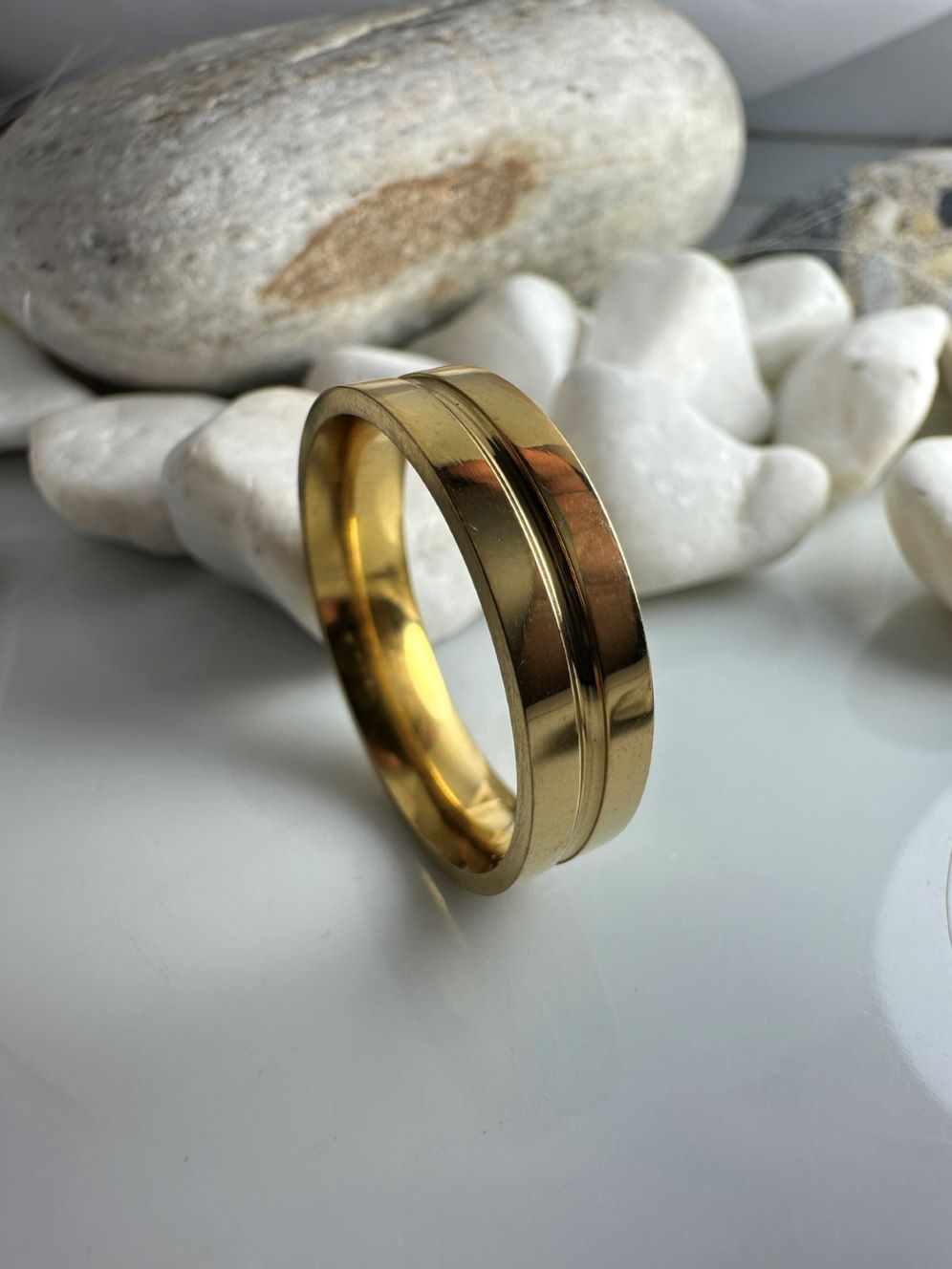 Χρυσό Unisex Δαχτυλίδι από Ατσάλι με Κεντρική Γραμμή – Κομψό και Ανθεκτικό Κόσμημα για Άνδρες & Γυναίκες (ΚΩΔ:8154) Χρυσό Unisex Δαχτυλίδι από Ατσάλι με Κεντρική Γραμμή – Κομψό και Ανθεκτικό Κόσμημα για Άνδρες & Γυναίκες (ΚΩΔ:8154)