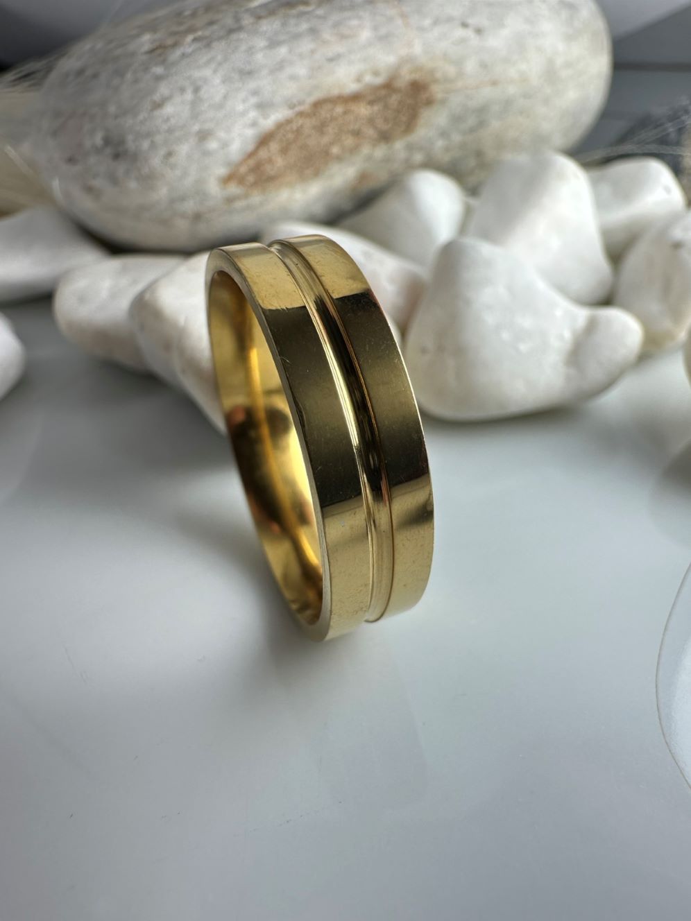 Χρυσό Unisex Δαχτυλίδι από Ατσάλι με Κεντρική Γραμμή – Κομψό και Ανθεκτικό Κόσμημα για Άνδρες & Γυναίκες (ΚΩΔ:8154) Χρυσό Unisex Δαχτυλίδι από Ατσάλι με Κεντρική Γραμμή – Κομψό και Ανθεκτικό Κόσμημα για Άνδρες & Γυναίκες (ΚΩΔ:8154)