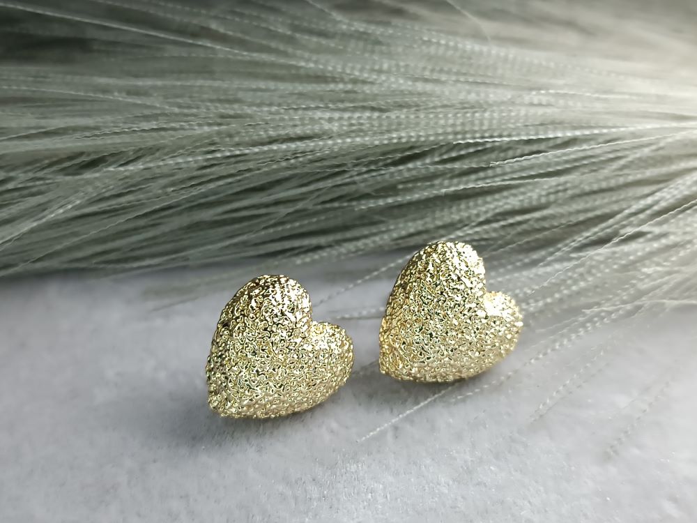 Χρυσά Σκουλαρίκια Καρδιά από Ατσάλι – Ανάγλυφη Υφή & Ρομαντικό Design(ΚΩΔ:85811) Χρυσά Σκουλαρίκια Καρδιά από Ατσάλι – Ανάγλυφη Υφή & Ρομαντικό Design(ΚΩΔ:85811)