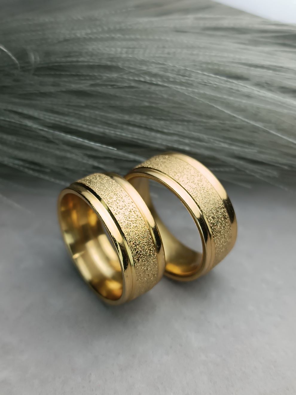 Χρυσές Φαρδιές Βέρες με Σαγρέ Υφή & Γυαλιστερό Φινίρισμα | Kosmimatomania.gr Χρυσές Φαρδιές Βέρες με Σαγρέ Υφή & Γυαλιστερό Φινίρισμα | Kosmimatomania.gr