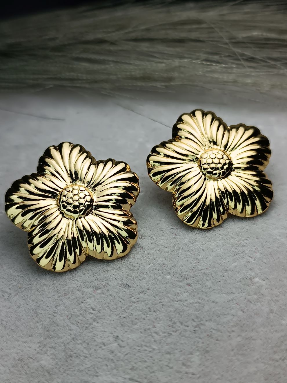 Χρυσά Ανάγλυφα Σκουλαρίκια Ακανόνιστου Σχήματος από Ανοξείδωτο Ατσάλι – Μοντέρνα(ΚΩΔ:5567) Χρυσά Ανάγλυφα Σκουλαρίκια Ακανόνιστου Σχήματος από Ανοξείδωτο Ατσάλι – Μοντέρνα(ΚΩΔ:5567)