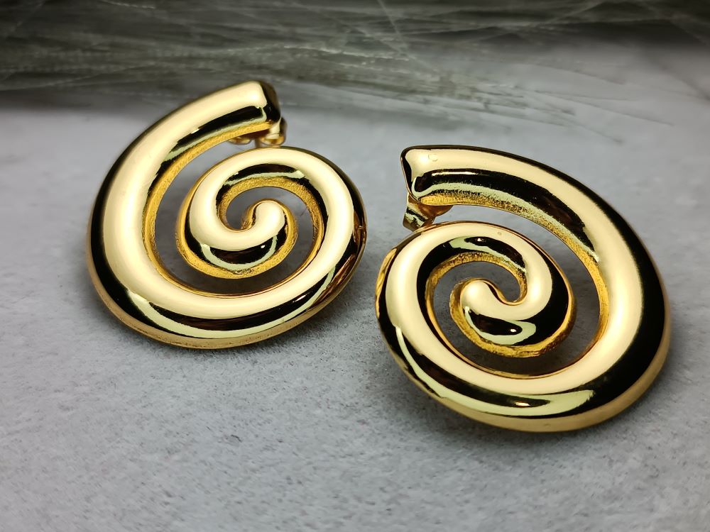 Χρυσά Σκουλαρίκια Σπείρα από Ανοξείδωτο Ατσάλι – Statement Spiral Earrings για Μοναδικές Εμφανίσεις (ΚΩΔ:5577) Χρυσά Σκουλαρίκια Σπείρα από Ανοξείδωτο Ατσάλι – Statement Spiral Earrings για Μοναδικές Εμφανίσεις (ΚΩΔ:5577)