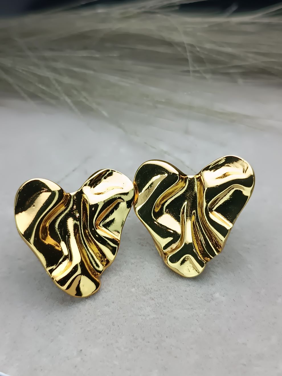 Αφαιρετικά Σκουλαρίκια Καρδιά από Επιχρυσωμένο Ατσάλι – Γλυπτική Πολυτέλεια σε Minimal Έκδοση(ΚΩΔ:5575) Αφαιρετικά Σκουλαρίκια Καρδιά από Επιχρυσωμένο Ατσάλι – Γλυπτική Πολυτέλεια σε Minimal Έκδοση(ΚΩΔ:5575)