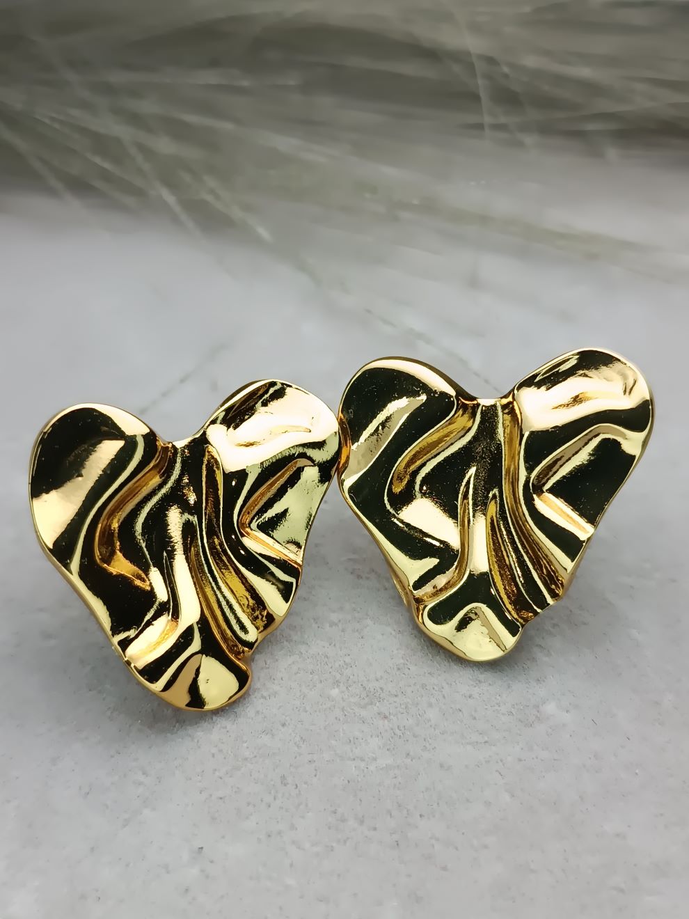 Αφαιρετικά Σκουλαρίκια Καρδιά από Επιχρυσωμένο Ατσάλι – Γλυπτική Πολυτέλεια σε Minimal Έκδοση(ΚΩΔ:5575) Αφαιρετικά Σκουλαρίκια Καρδιά από Επιχρυσωμένο Ατσάλι – Γλυπτική Πολυτέλεια σε Minimal Έκδοση(ΚΩΔ:5575)