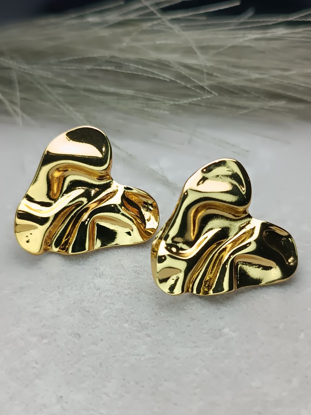 Αφαιρετικά Σκουλαρίκια Καρδιά από Επιχρυσωμένο Ατσάλι – Γλυπτική Πολυτέλεια σε Minimal Έκδοση(ΚΩΔ:5575) Αφαιρετικά Σκουλαρίκια Καρδιά από Επιχρυσωμένο Ατσάλι – Γλυπτική Πολυτέλεια σε Minimal Έκδοση(ΚΩΔ:5575)