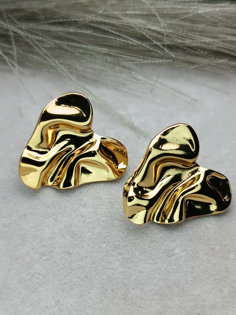 Αφαιρετικά Σκουλαρίκια Καρδιά από Επιχρυσωμένο Ατσάλι – Γλυπτική Πολυτέλεια σε Minimal Έκδοση(ΚΩΔ:5575) Αφαιρετικά Σκουλαρίκια Καρδιά από Επιχρυσωμένο Ατσάλι – Γλυπτική Πολυτέλεια σε Minimal Έκδοση(ΚΩΔ:5575)