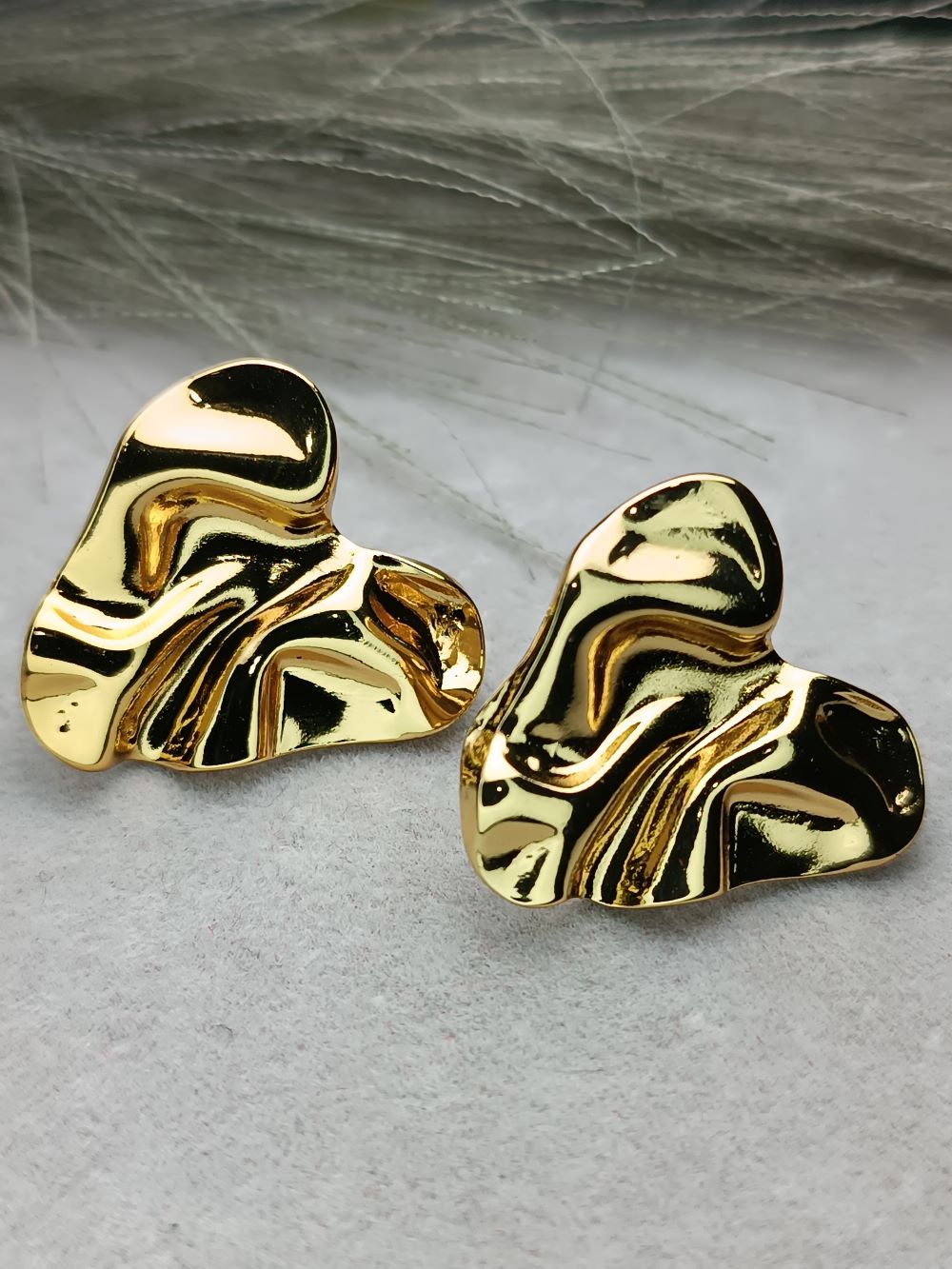 Αφαιρετικά Σκουλαρίκια Καρδιά από Επιχρυσωμένο Ατσάλι – Γλυπτική Πολυτέλεια σε Minimal Έκδοση(ΚΩΔ:5575) Αφαιρετικά Σκουλαρίκια Καρδιά από Επιχρυσωμένο Ατσάλι – Γλυπτική Πολυτέλεια σε Minimal Έκδοση(ΚΩΔ:5575)