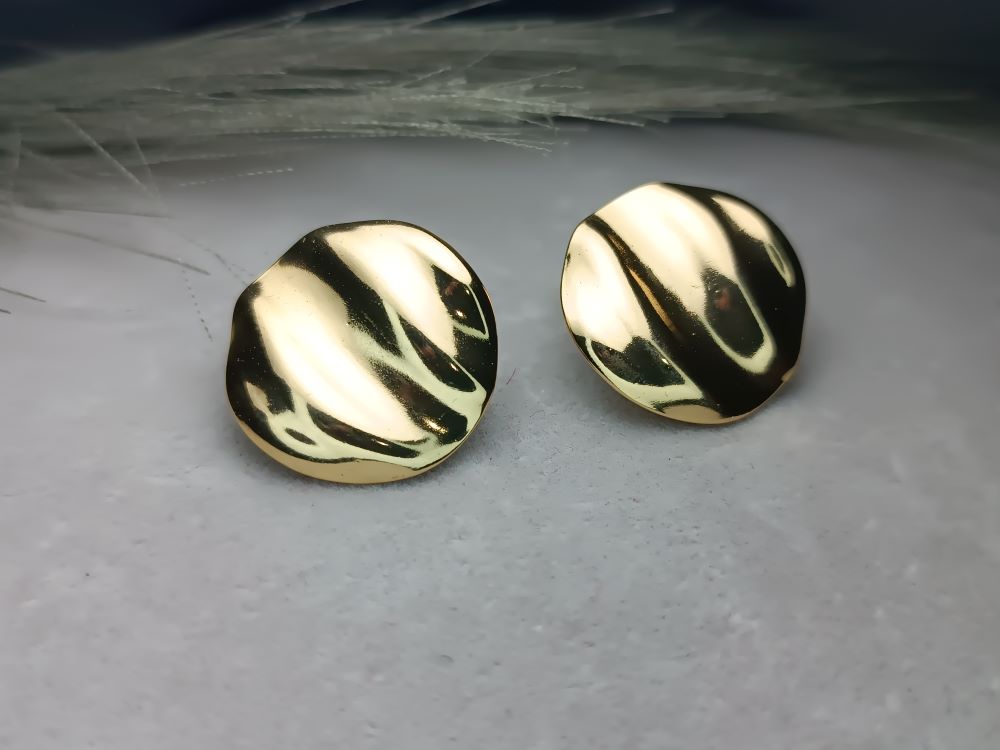 Ανάγλυφα Χρυσά Σκουλαρίκια από Ανοξείδωτο Ατσάλι – Στρογγυλά Statement Σκουλαρίκια (ΚΩΔ:5574) Ανάγλυφα Χρυσά Σκουλαρίκια από Ανοξείδωτο Ατσάλι – Στρογγυλά Statement Σκουλαρίκια (ΚΩΔ:5574)