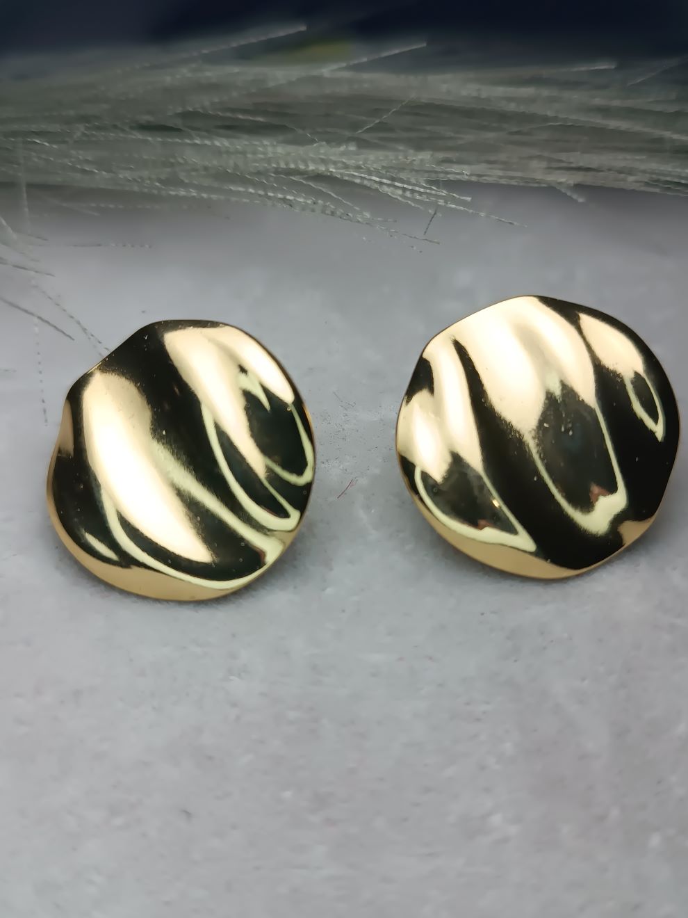 Ανάγλυφα Χρυσά Σκουλαρίκια από Ανοξείδωτο Ατσάλι – Στρογγυλά Statement Σκουλαρίκια (ΚΩΔ:5574) Ανάγλυφα Χρυσά Σκουλαρίκια από Ανοξείδωτο Ατσάλι – Στρογγυλά Statement Σκουλαρίκια (ΚΩΔ:5574)