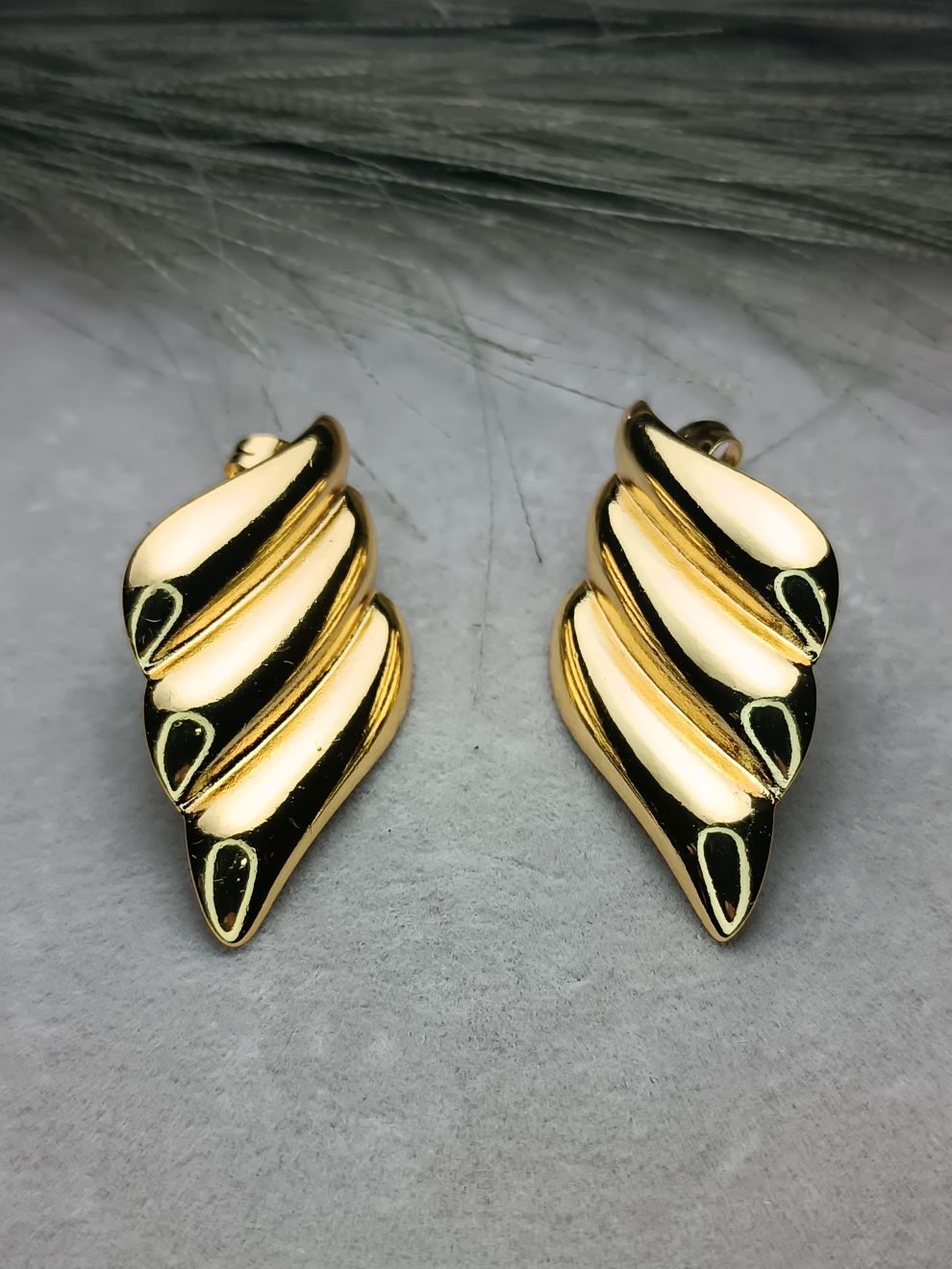 Σκουλαρίκια από Ατσάλι Χρυσά – Statement Σχέδιο για Εντυπωσιακές Εμφανίσεις | Kosmimatomania(ΚΩΔ:5570) Σκουλαρίκια από Ατσάλι Χρυσά – Statement Σχέδιο για Εντυπωσιακές Εμφανίσεις | Kosmimatomania(ΚΩΔ:5570)